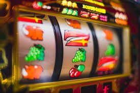 Myanmar ကစားသမား 777k Live Casino Roulette Table တွင် HD Screen ဖြင့် Real Dealer နှင့် ကစားနေသောမြင်ကွင်း